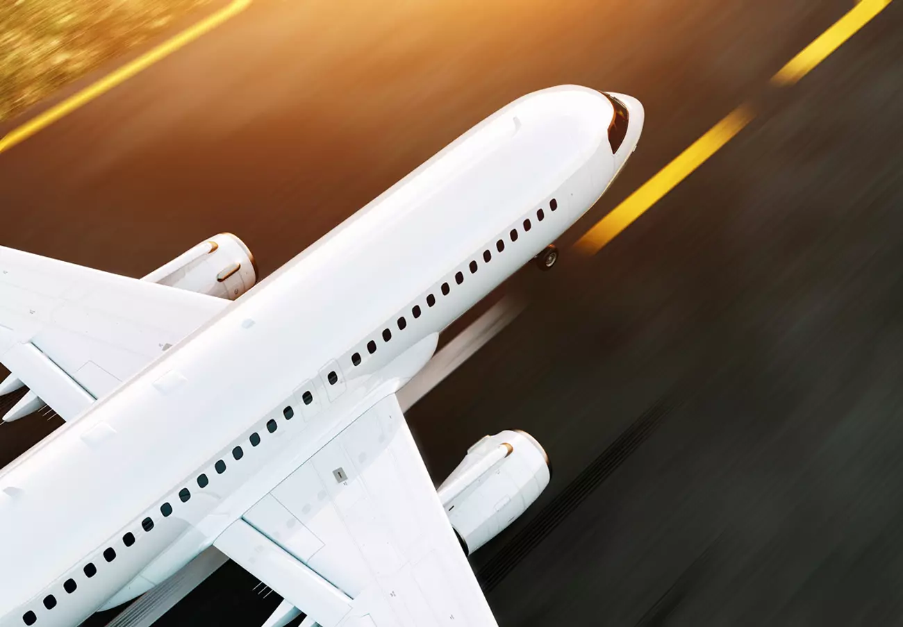 white-commercial-airplane-2021-08-26-16-56-13-utc-1.webp white-commercial-airplane-2021-08-26-16-56-13-utc-1.webp